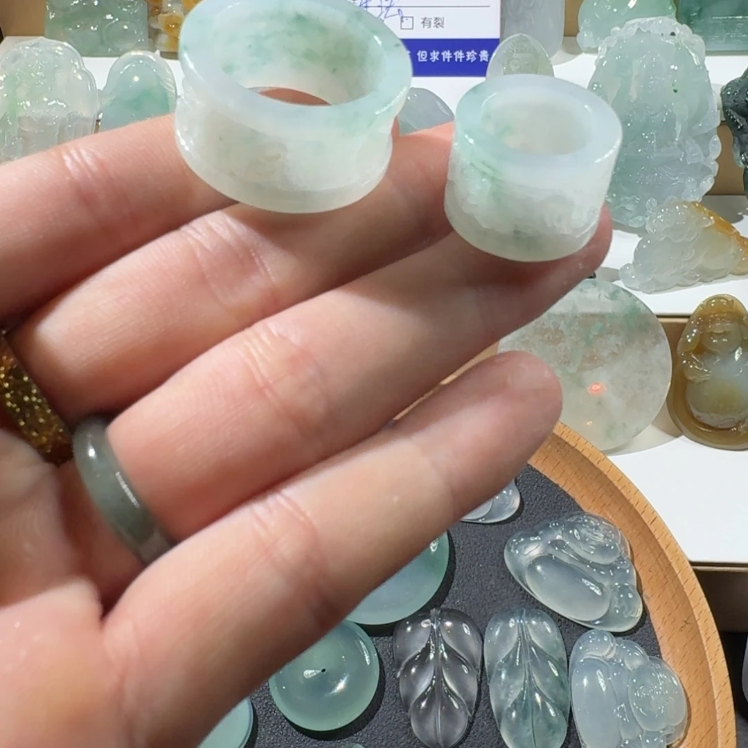 翡翠未镶嵌挂件扳指一套