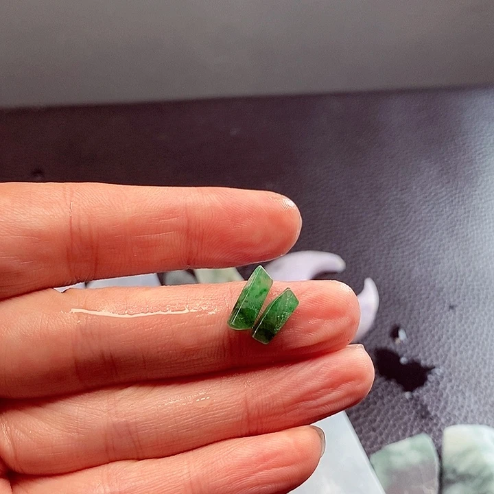 猫***谷翡翠未镶嵌颈饰缅甸翡翠A货边角