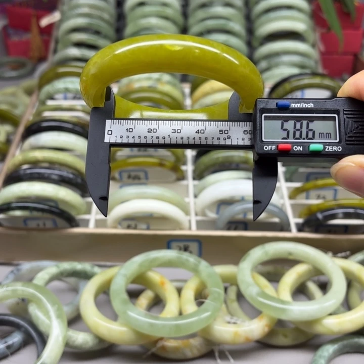 蛇纹石玉未镶嵌手镯53