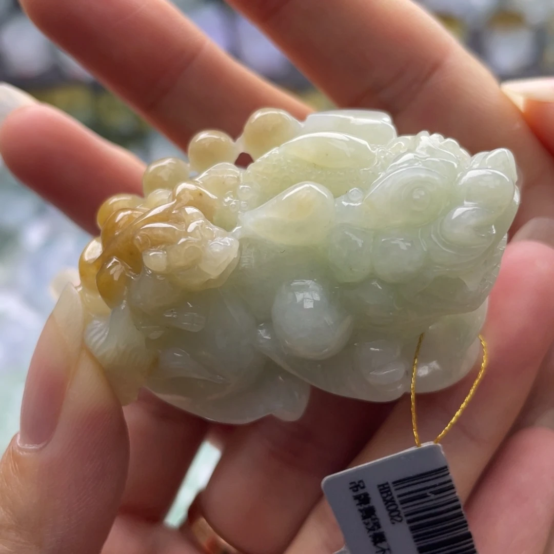 翡翠未镶嵌颈饰貔貅