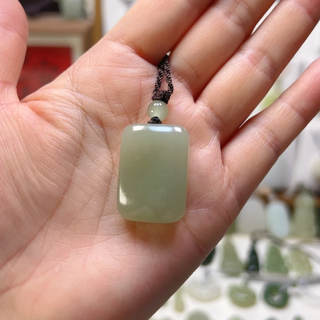 宁***@和田玉未镶嵌颈饰