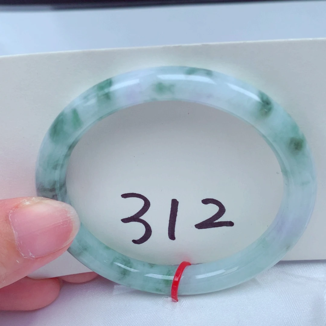 翡翠手镯未镶嵌翡翠