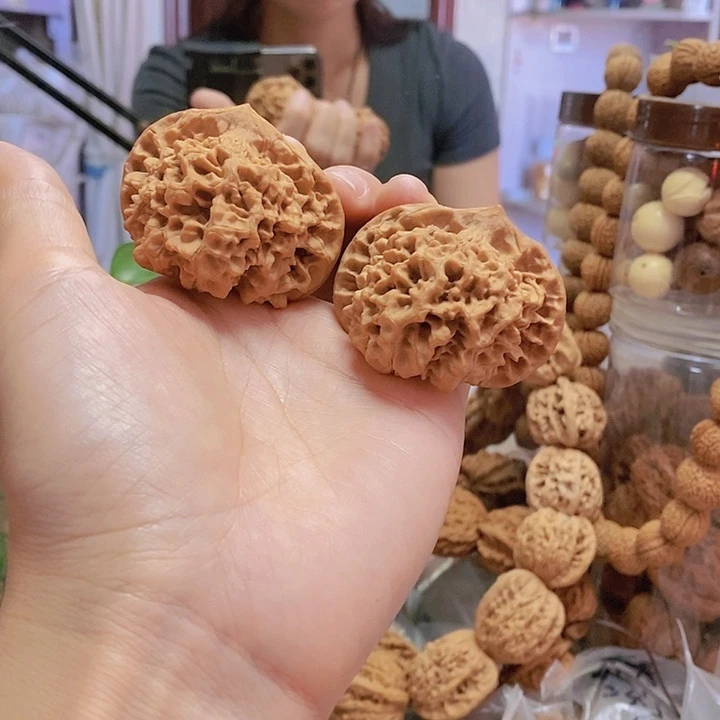 【闪购商品】文玩核桃把件51官帽红皮