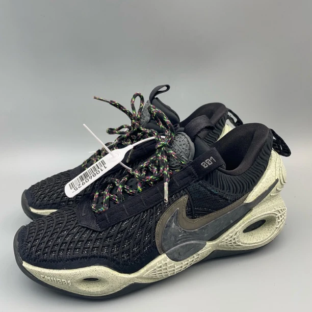 41码260二手正品 耐克Nike Cosmic Unity运动篮球鞋潮鞋1199