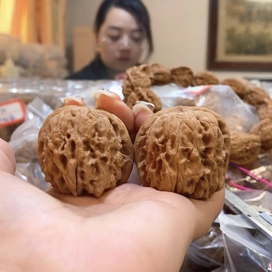 文玩核桃吊坠41门墩有修