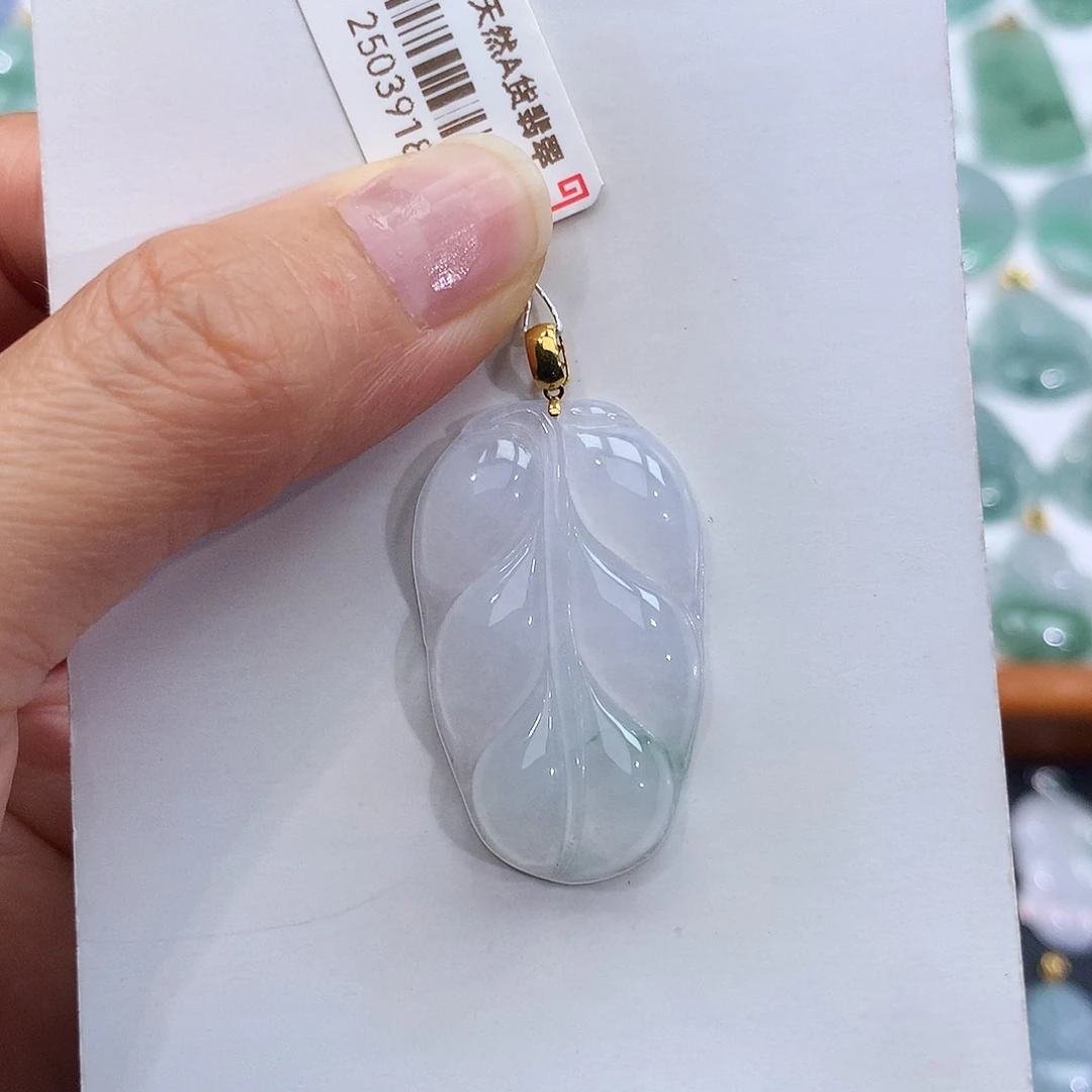 翡翠18K金镶嵌颈饰翡翠吊坠