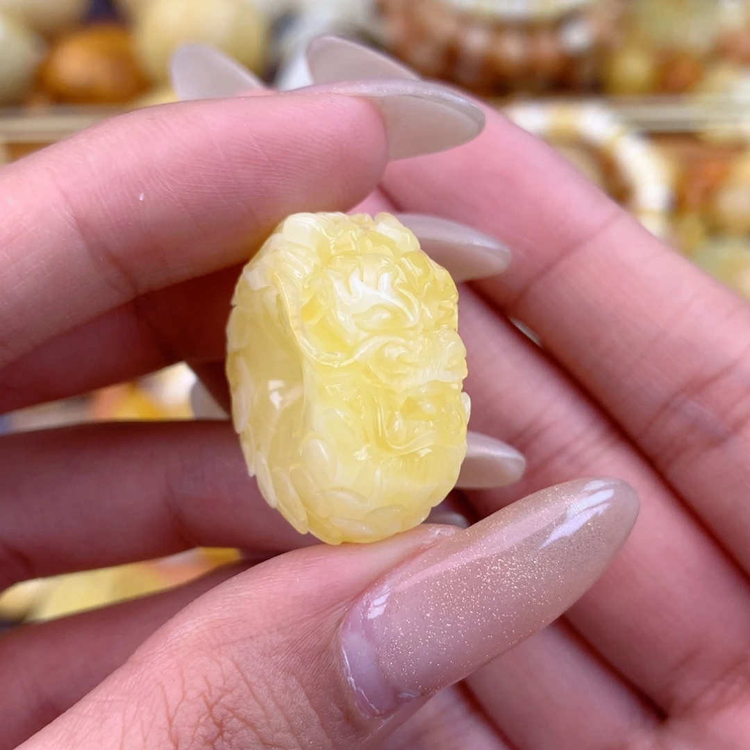 琥珀未镶嵌珠宝奇石27×12.3 全品