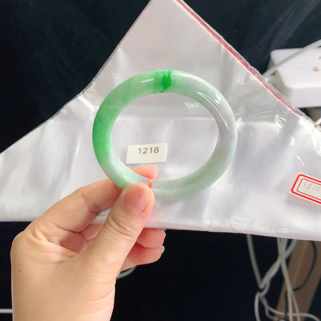 翡翠手镯未镶嵌03。