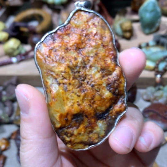 未镶嵌岫岩河磨玉（透闪石质玉）挂件用****9