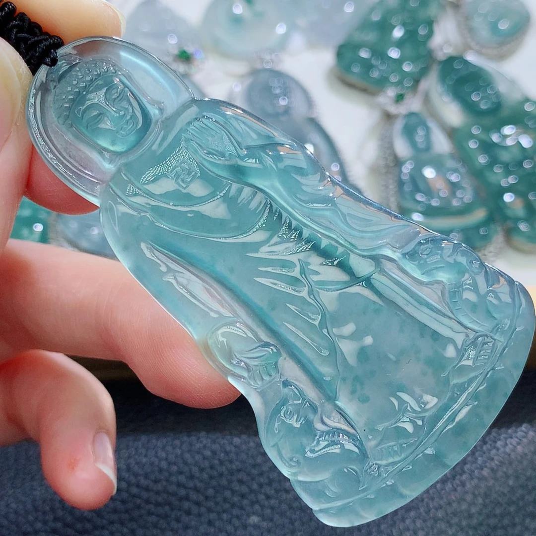 翡翠挂件未镶嵌翡翠