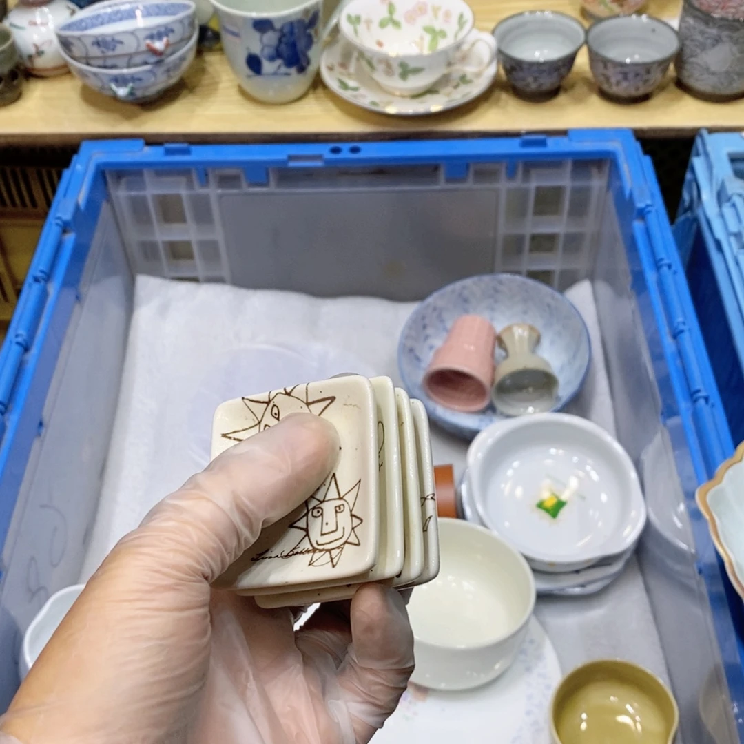 红***女瓷片哈哈哈哈哈哈哈哈哈哈