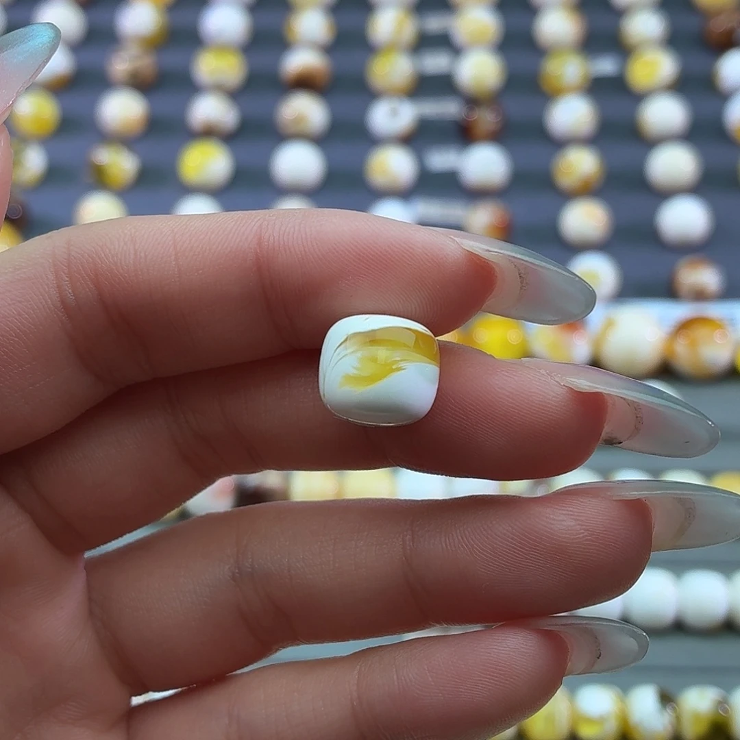 婧***超琥珀未镶嵌裸石蜜蜡