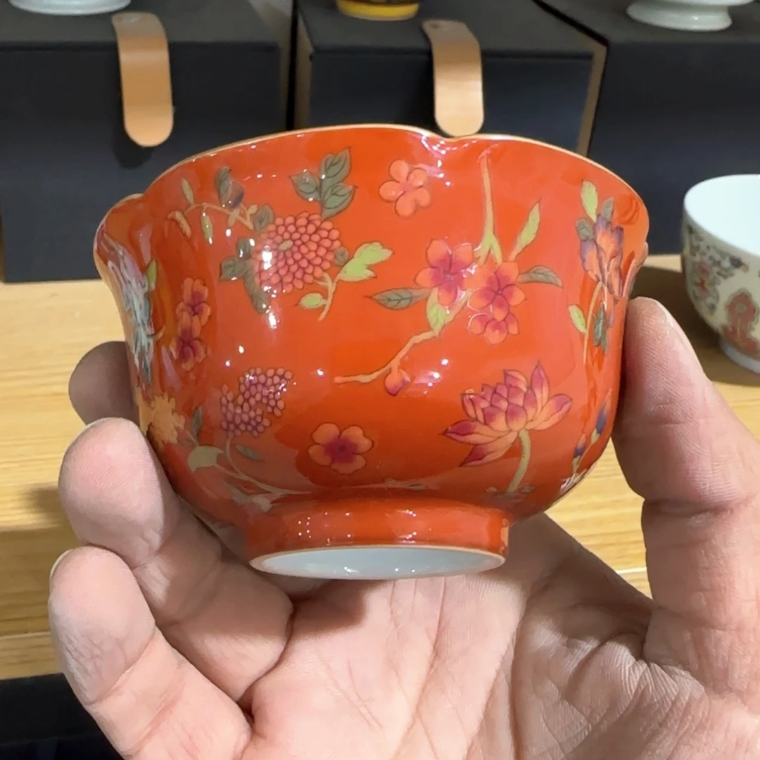 瓷片瓷器上用白泥雕刻出来后被