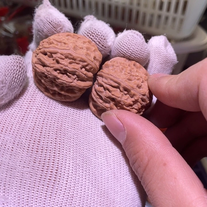 文玩核桃把件三角白 146