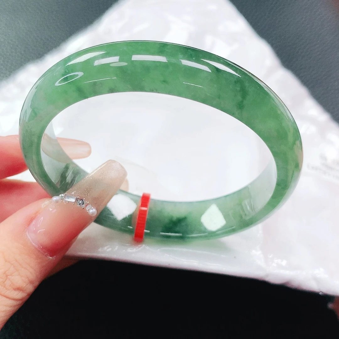 翡翠手镯未镶嵌54贵