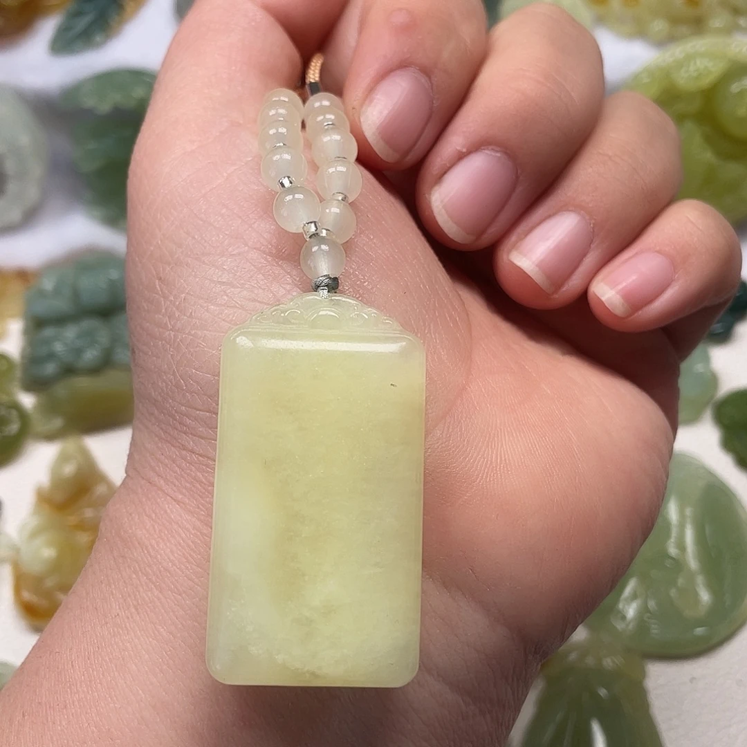 蛇纹石玉未镶嵌颈饰