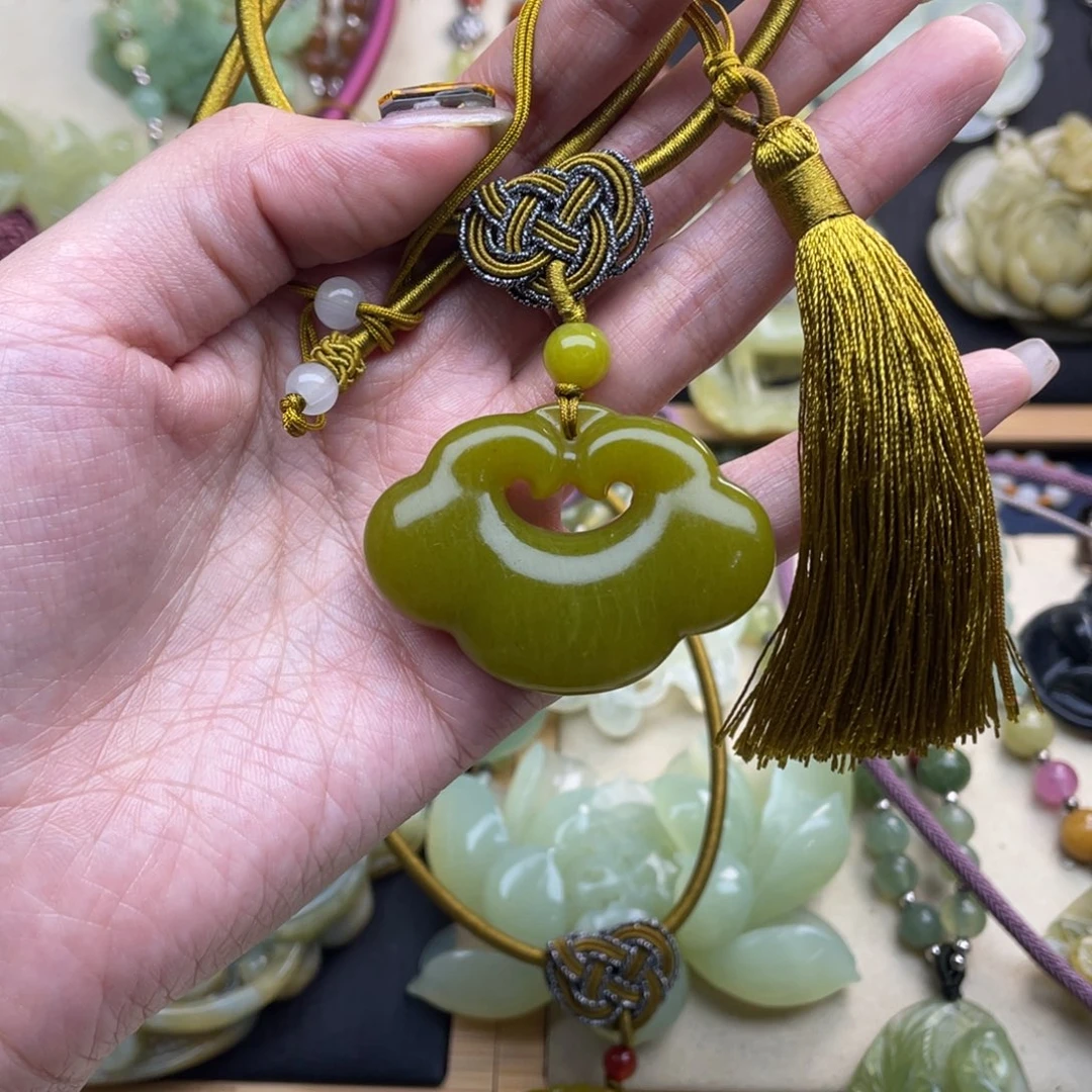 蛇纹石玉颈饰未镶嵌