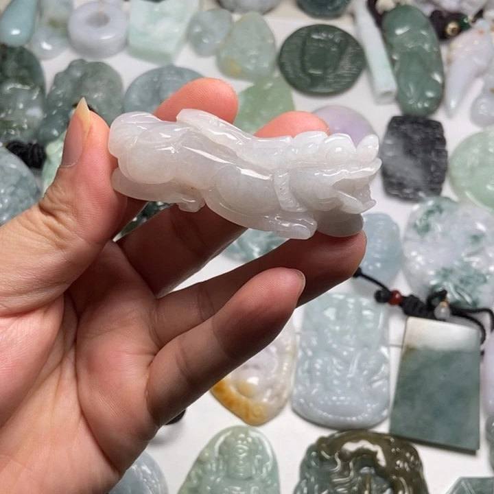 翡翠未镶嵌颈饰貔貅61