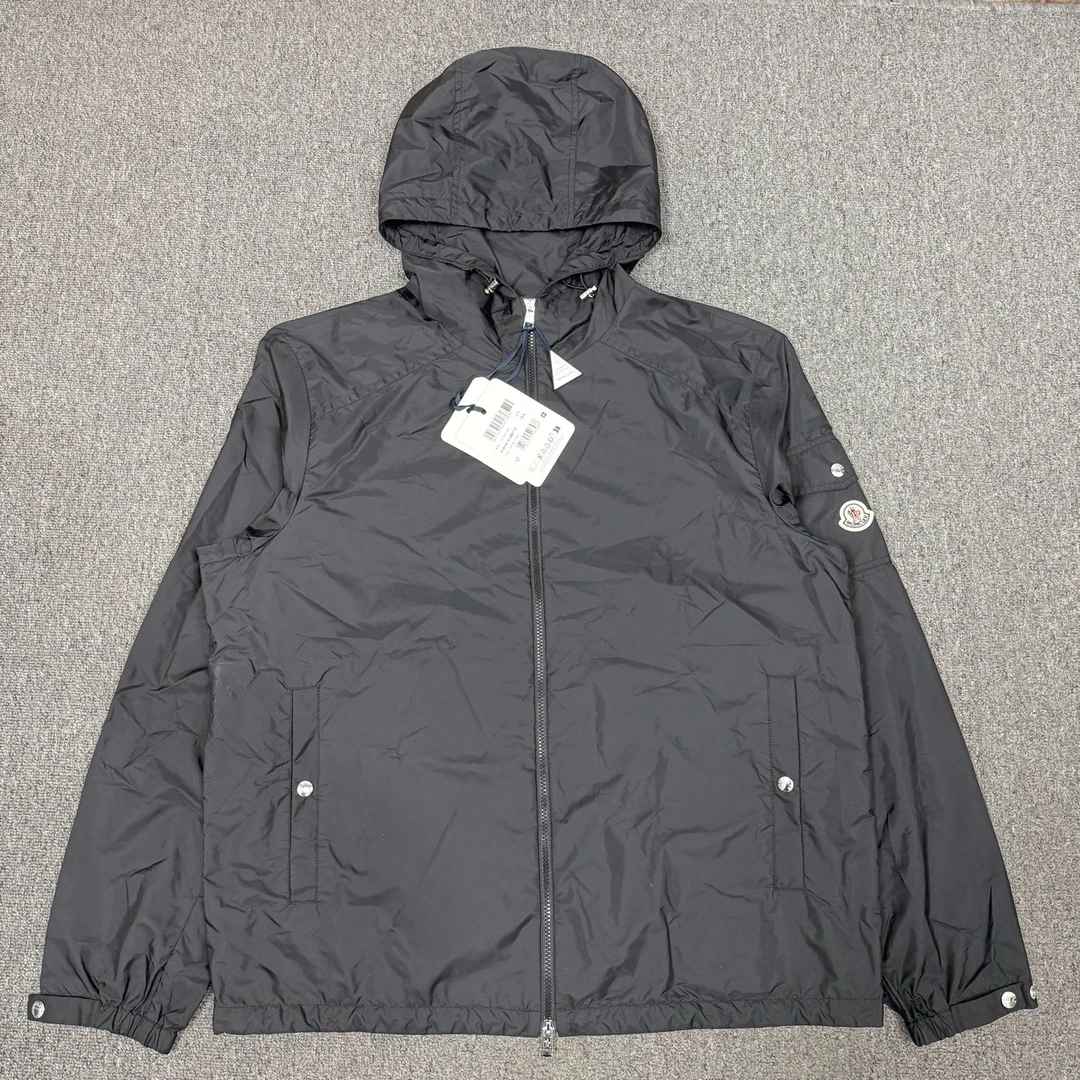 全新未使用 MONCLER 12604521新款黑色手臂徽标拉链外套带吊牌6码