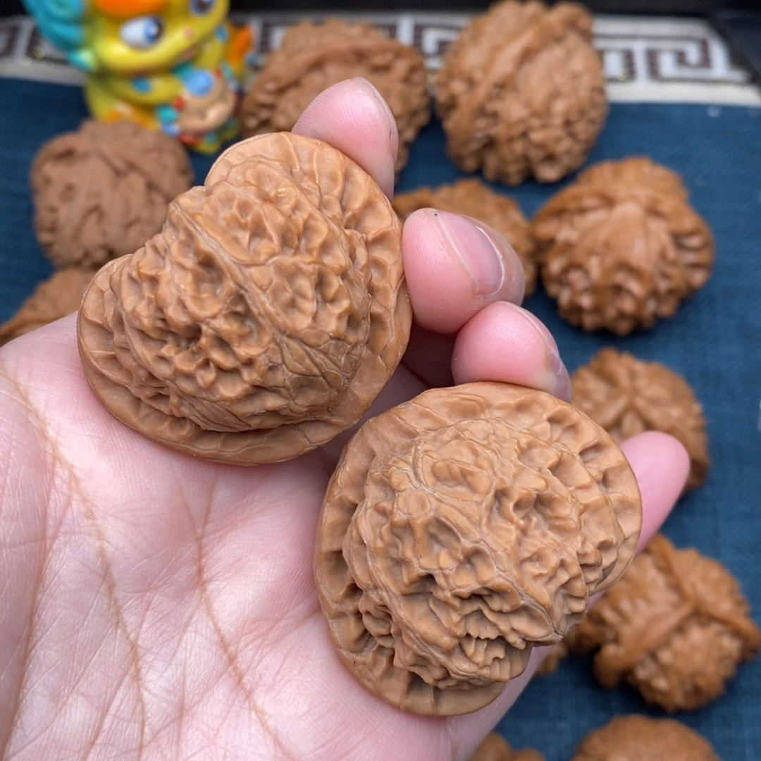 文玩核桃把件42毕业桃心宫灯全品