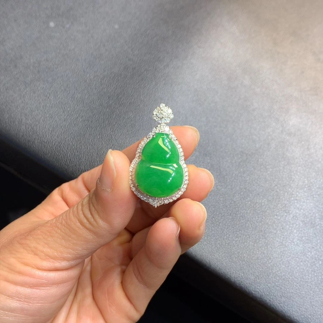 翡翠吊坠(不含链)18K金镶嵌薄***水