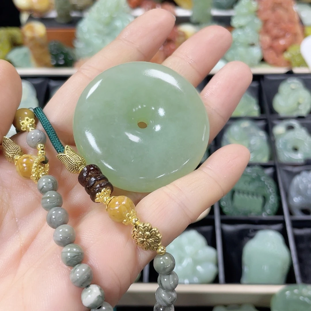 蛇纹石玉颈饰未镶嵌