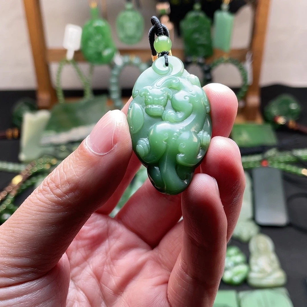 坚***守和田玉（碧玉）未镶嵌颈饰