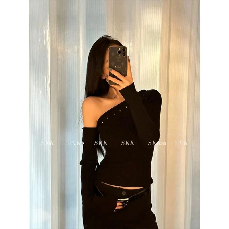 2025新款春秋冬女式单肩性感露肩针织衫长袖针织衫高底斜肩短上衣