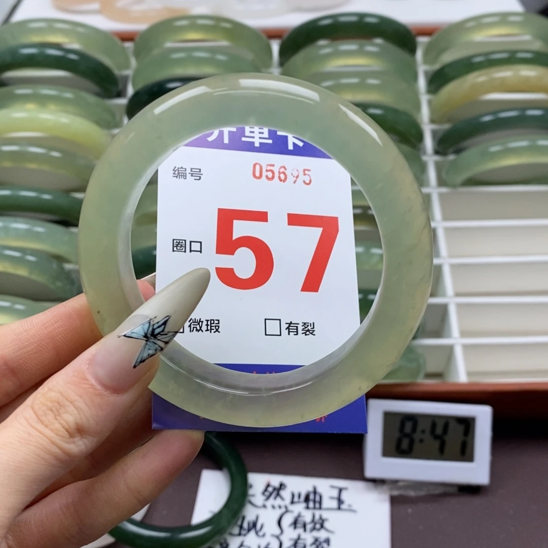 蛇纹石玉手镯未镶嵌
