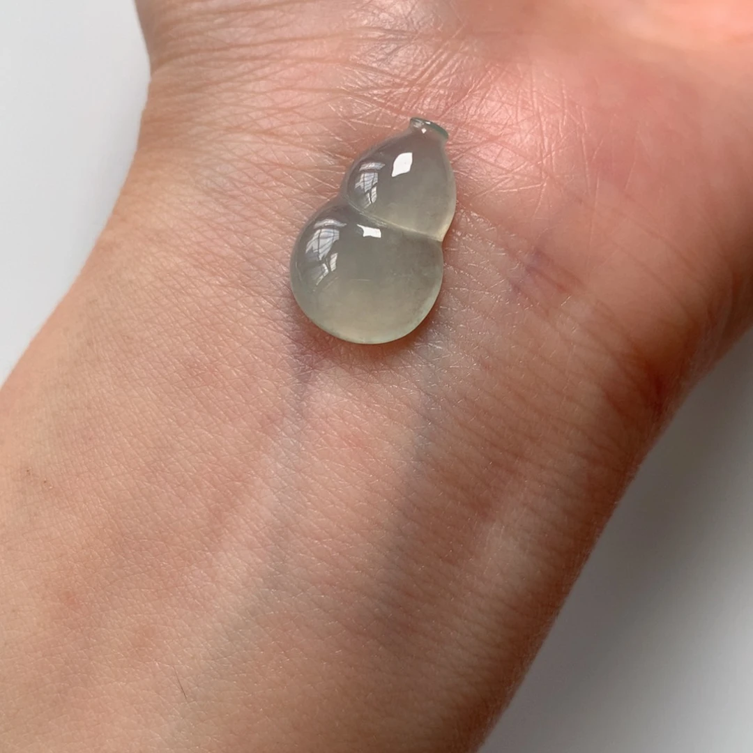 翡翠颈饰未镶嵌?葫芦