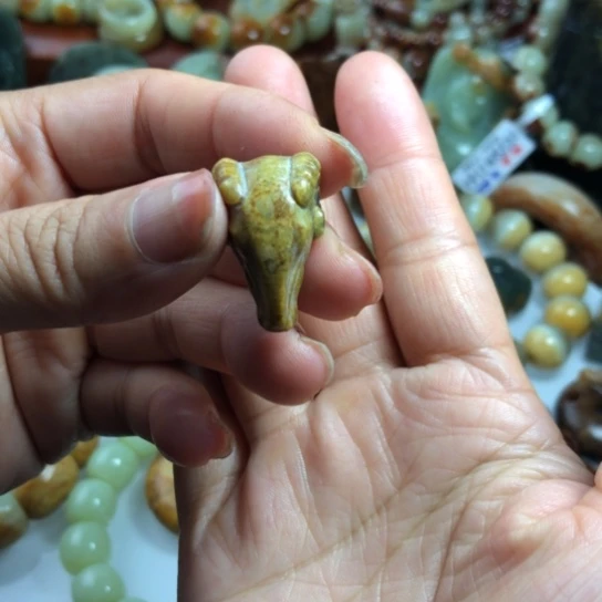 未镶嵌岫岩河磨玉（透闪石质玉）手机链用****8