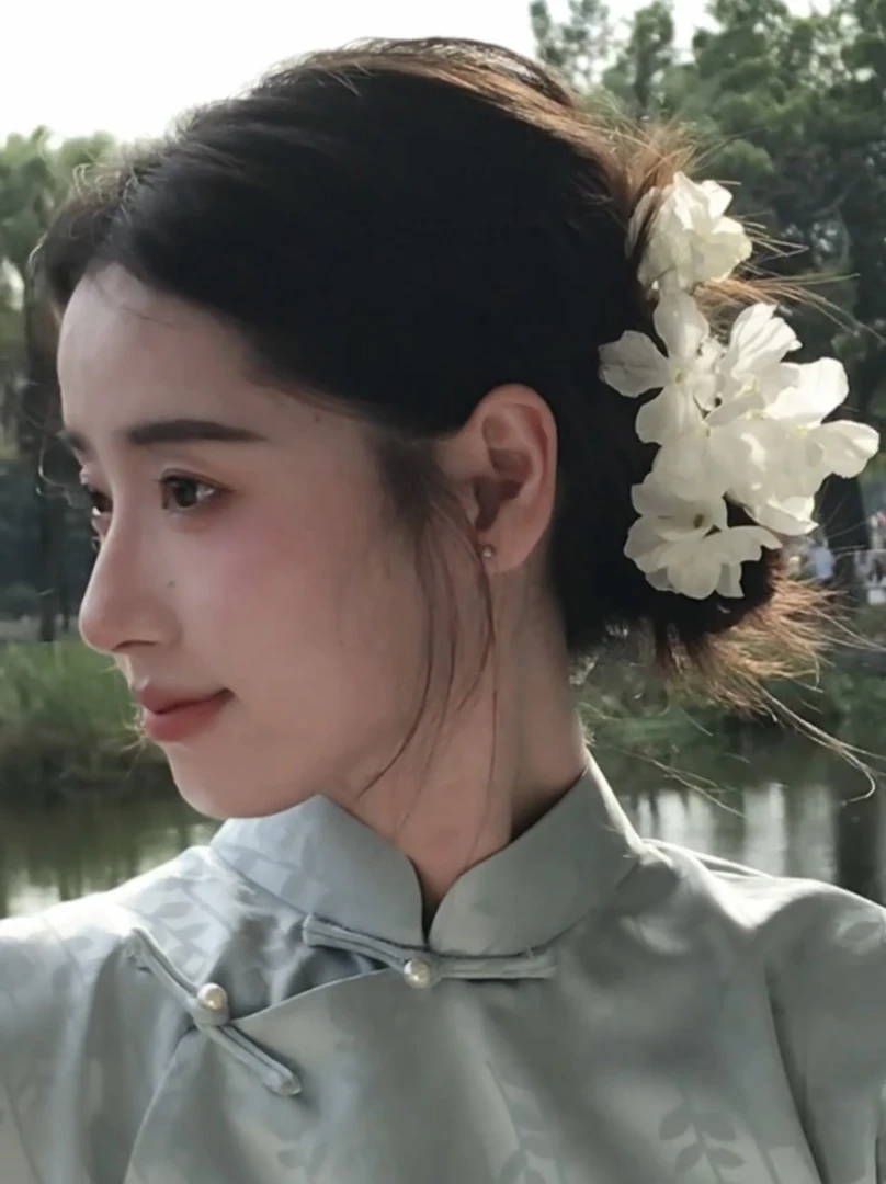 2900新款白色烧边花朵新中式旗袍头饰拍照出片