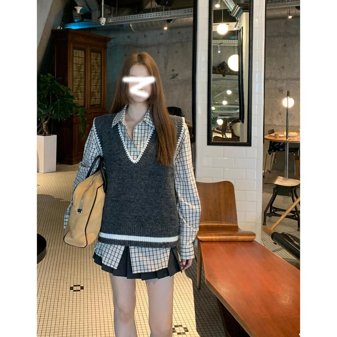 马甲背心女款时髦洋气秋季无袖独特超好看灰色外搭针织减龄学院风