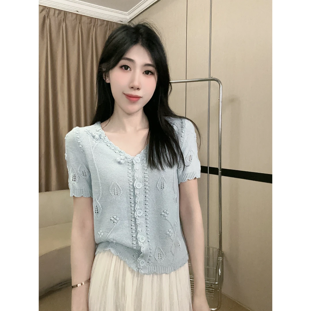 夏款针织衫 镂空+钩花设计精致又独特 棉纱质地柔软亲肤还透风