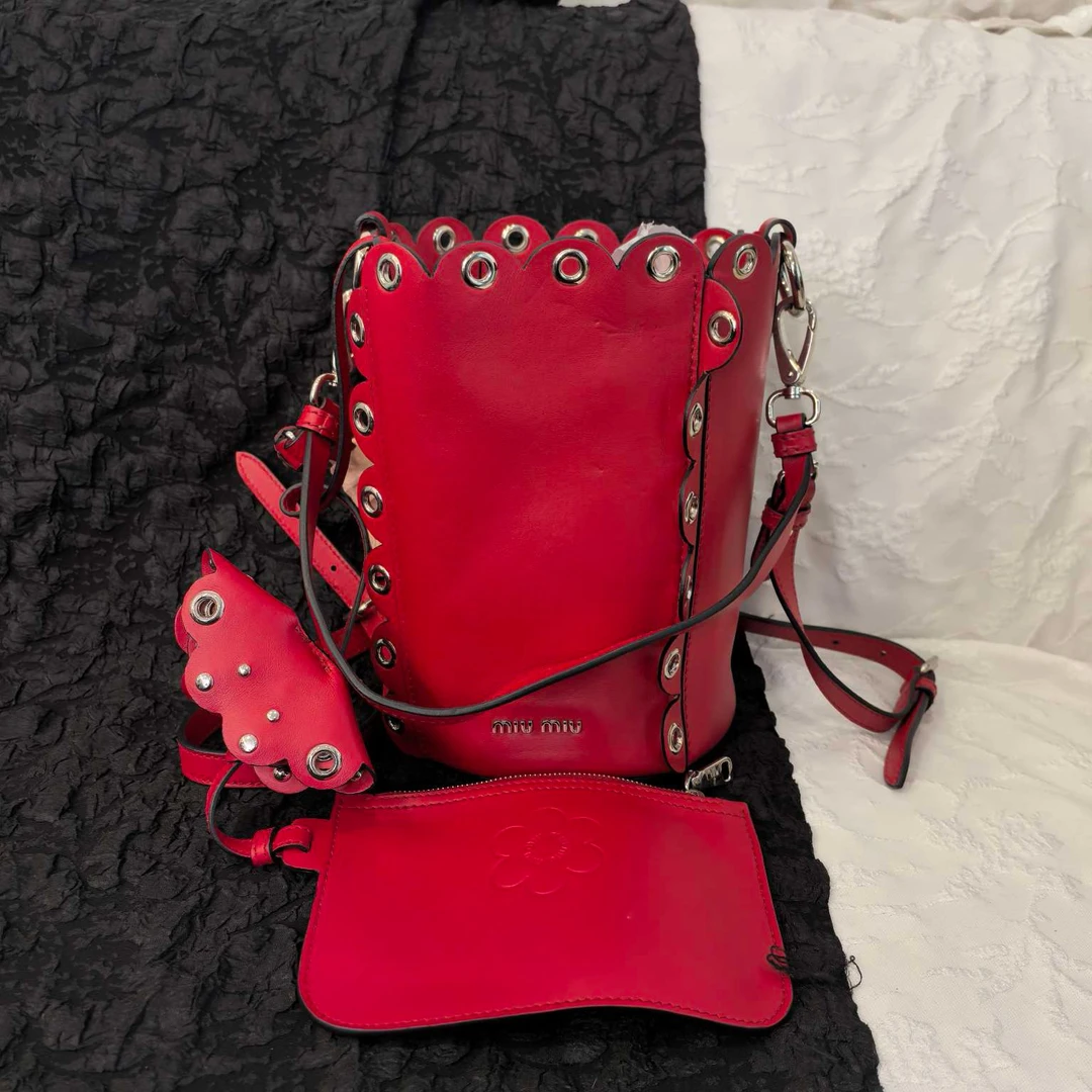 95新 MIU MIU/缪缪 缪缪红色未使用水桶包带子包
