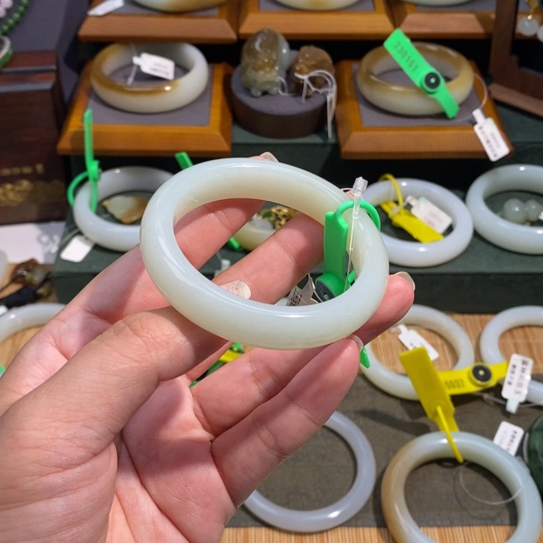 和田玉手镯未镶嵌小****常