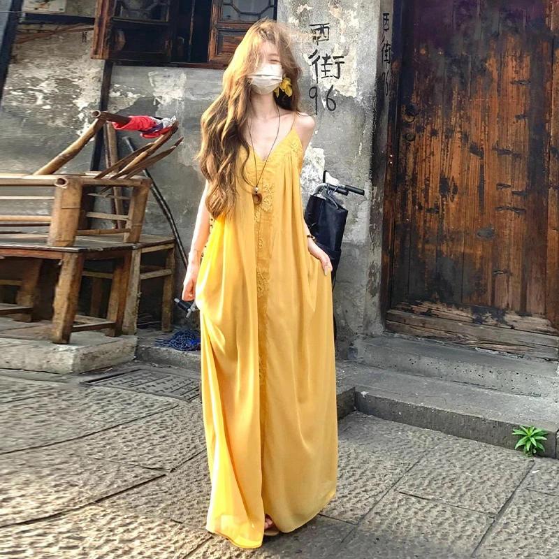 夏季新款小个子绝美度假露背长裙法式黄色吊带连衣裙子女C5L53521