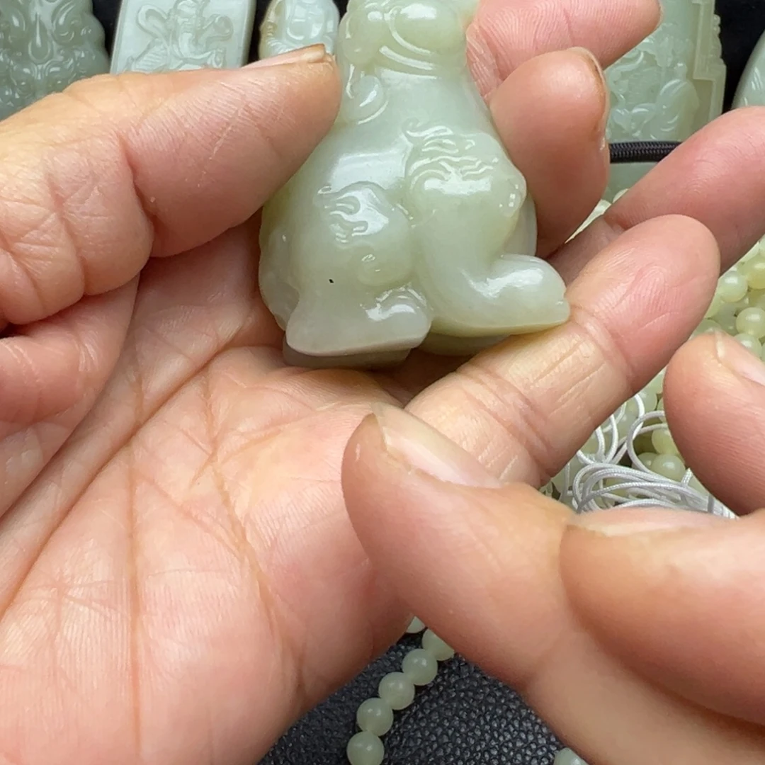 和田玉（糖玉）未镶嵌把件