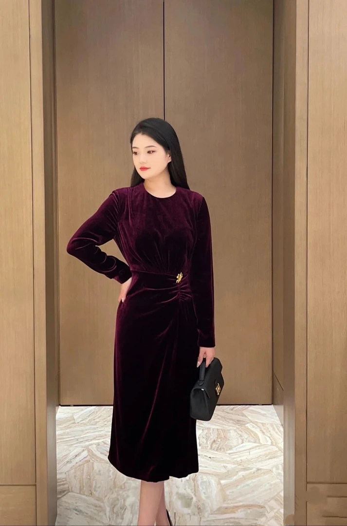 宝家女装2024早秋新款气质复古修身收腰酒红色丝绒连衣裙女