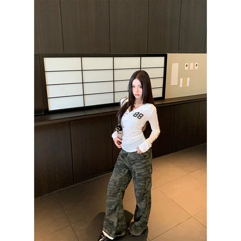 秋冬时尚套装设计感印花休闲百搭长袖连帽上衣高腰修身迷彩直筒裤