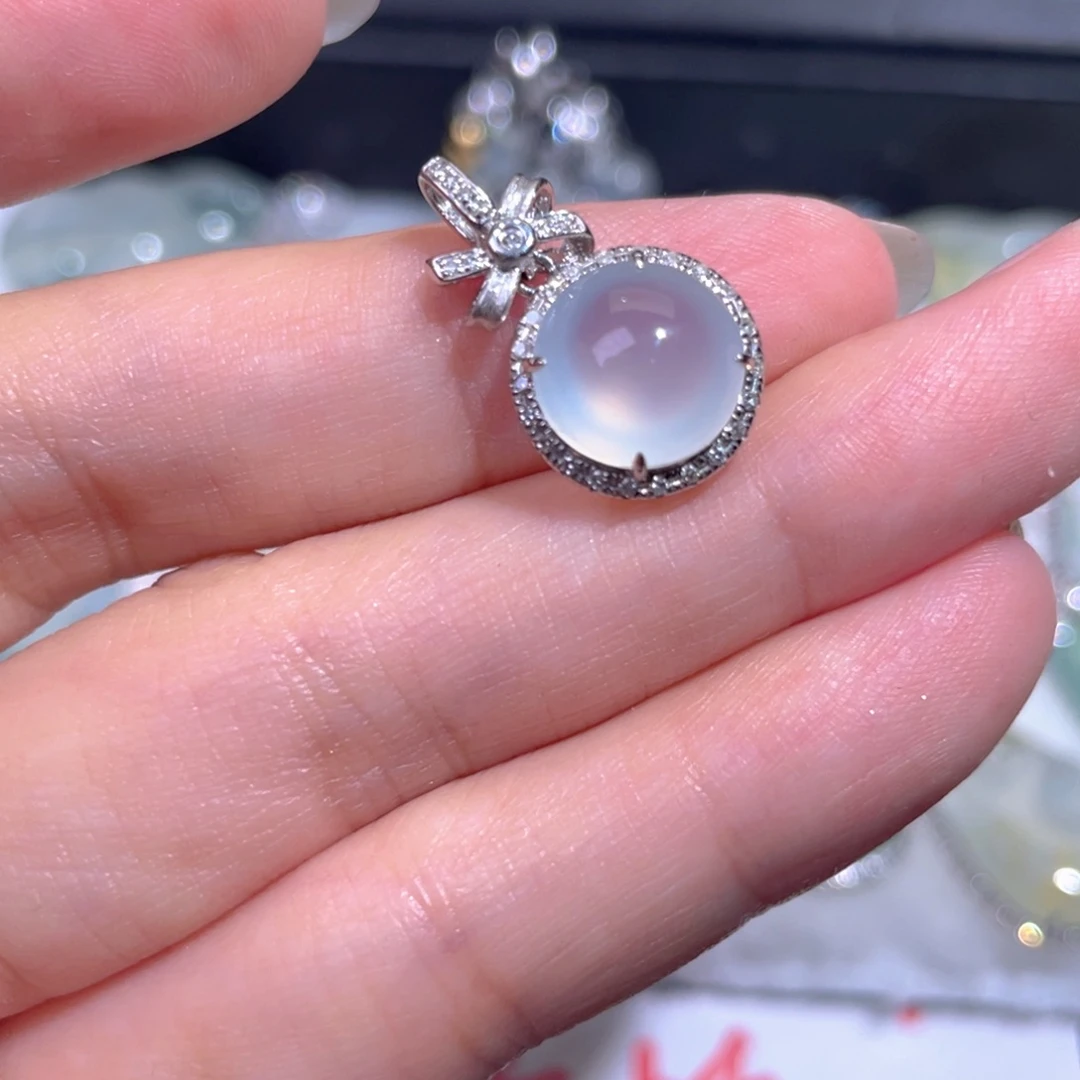 颈饰18K金镶嵌翡翠翡翠