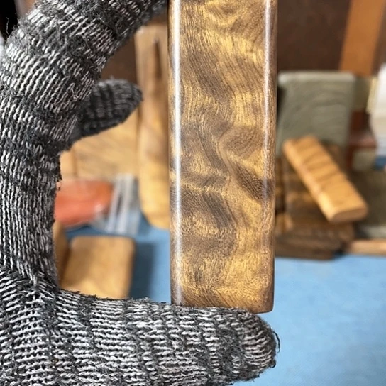 【闪购商品】巨**熊金丝楠阴沉木手把件