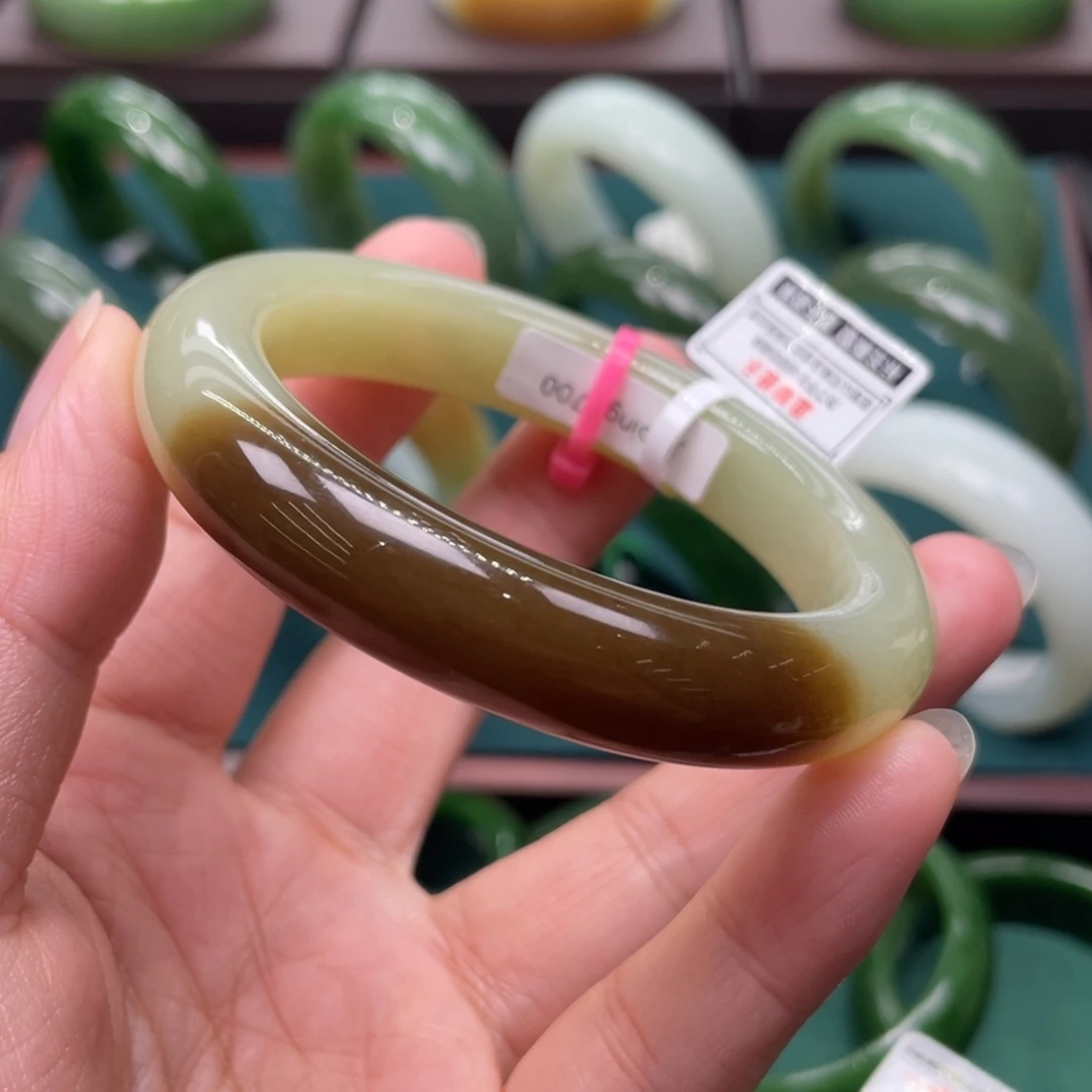 和田玉（糖玉）未镶嵌手镯