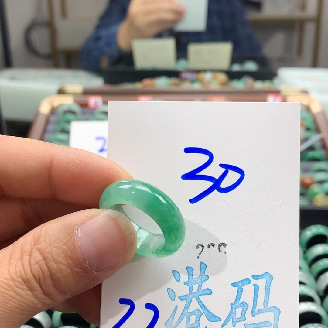 鳄***梨石英质玉未镶嵌戒圈