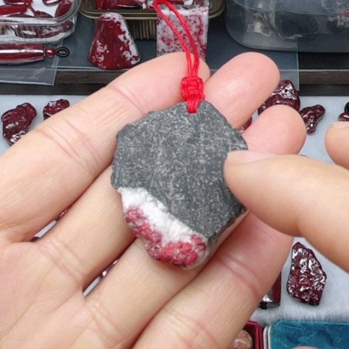 天然辰砂朱砂毛料门挂