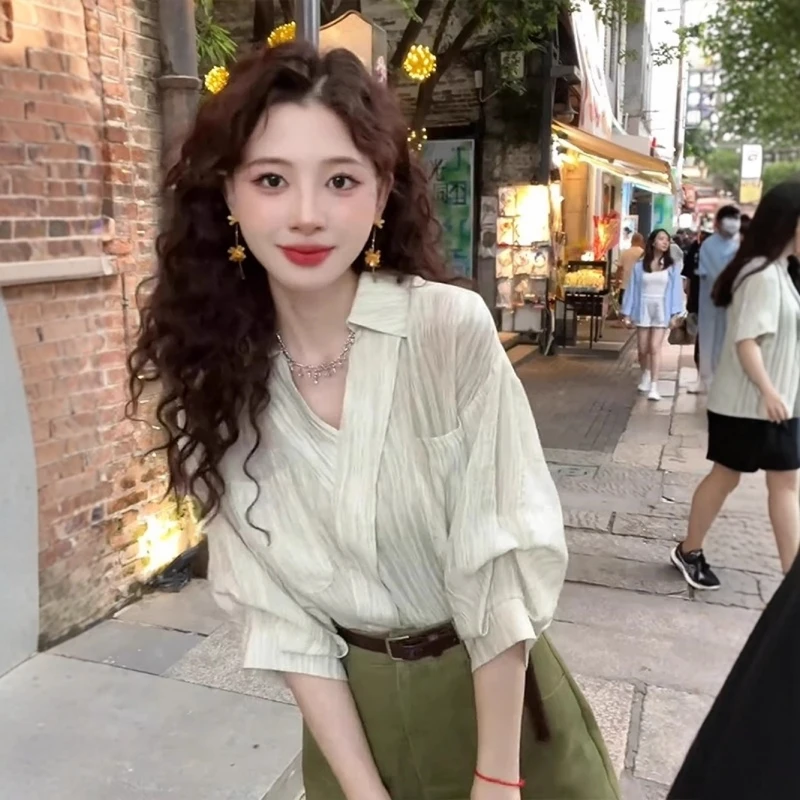 法式绿色V领短袖冰丝衬衫女装2025新款夏季衬衣高级感五分袖上衣