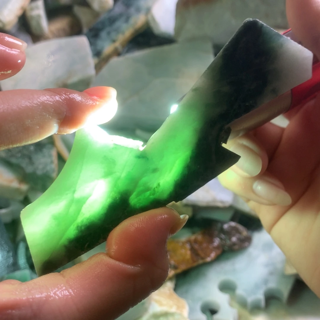 翡翠颈饰未镶嵌缅甸翡翠