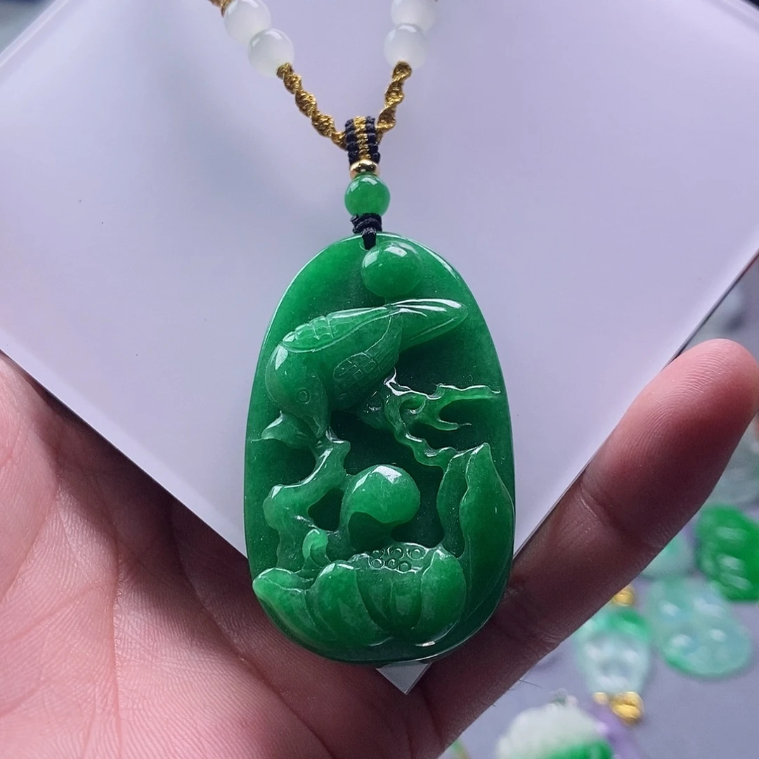 翡翠未镶嵌吊坠(赠链)