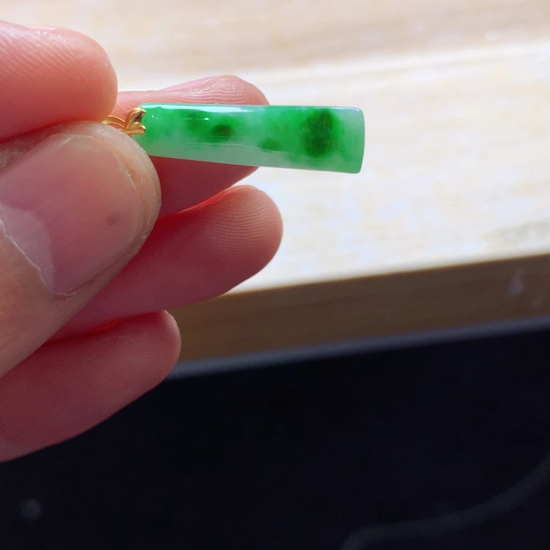 翡翠颈饰18K金镶嵌吊坠