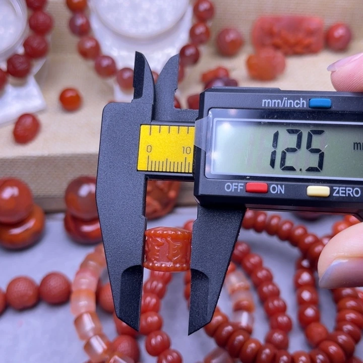 南红玛瑙未镶嵌颈饰六字真言